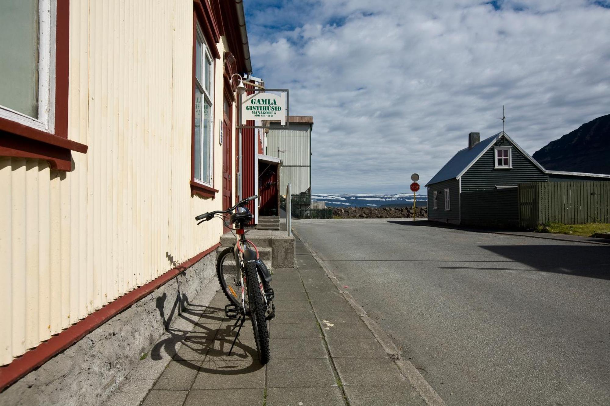 Guesthouse Gamla Isafjordur Bagian luar foto