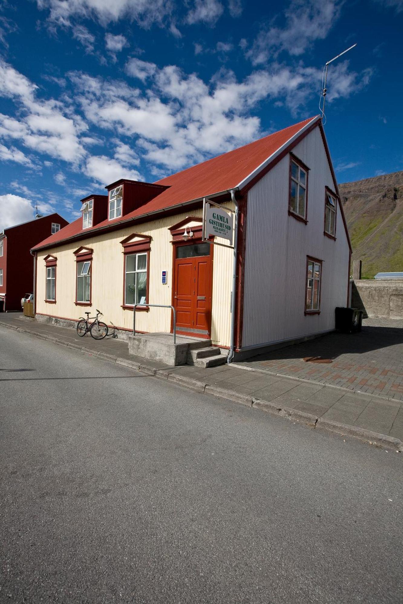 Guesthouse Gamla Isafjordur Bagian luar foto