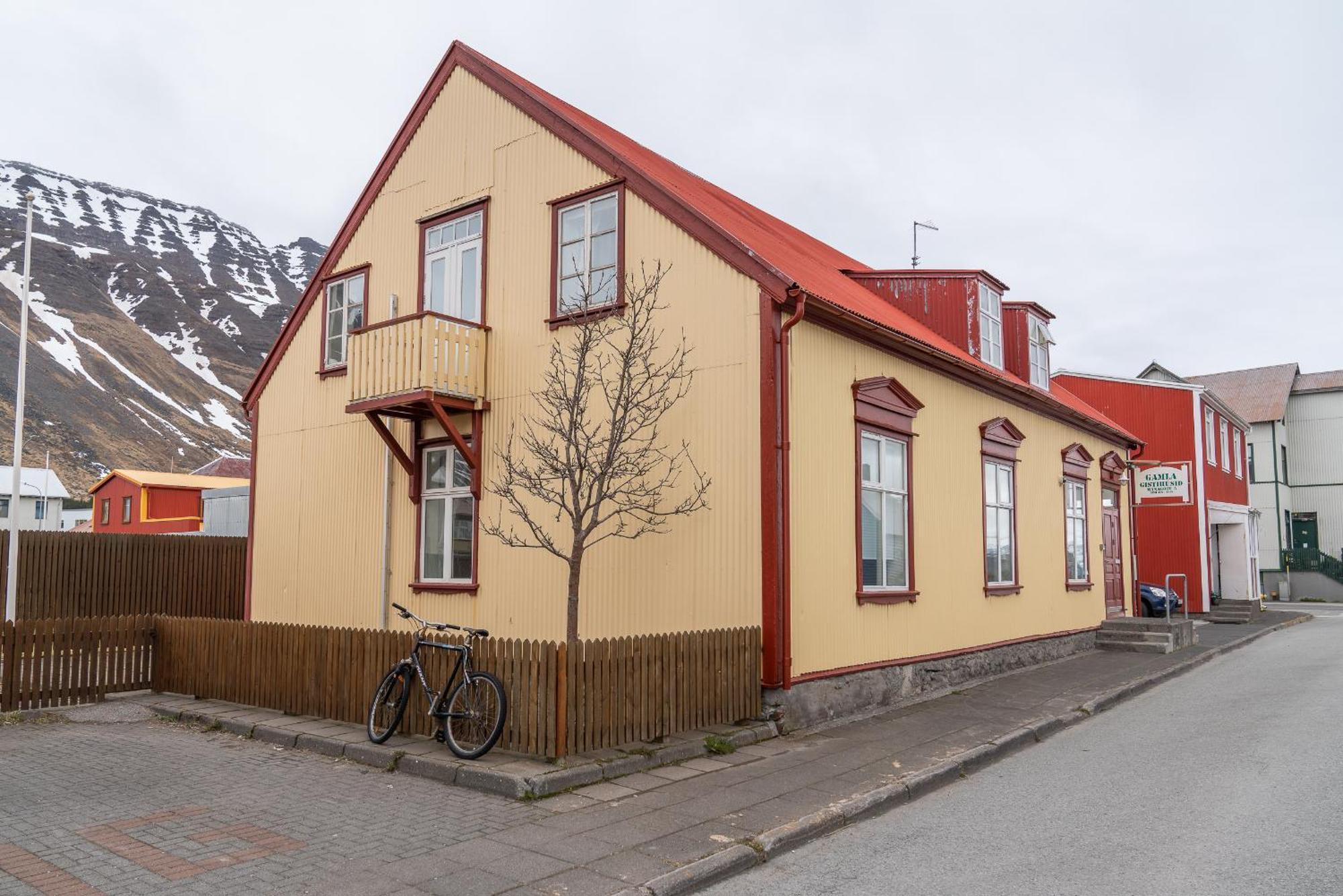 Guesthouse Gamla Isafjordur Bagian luar foto