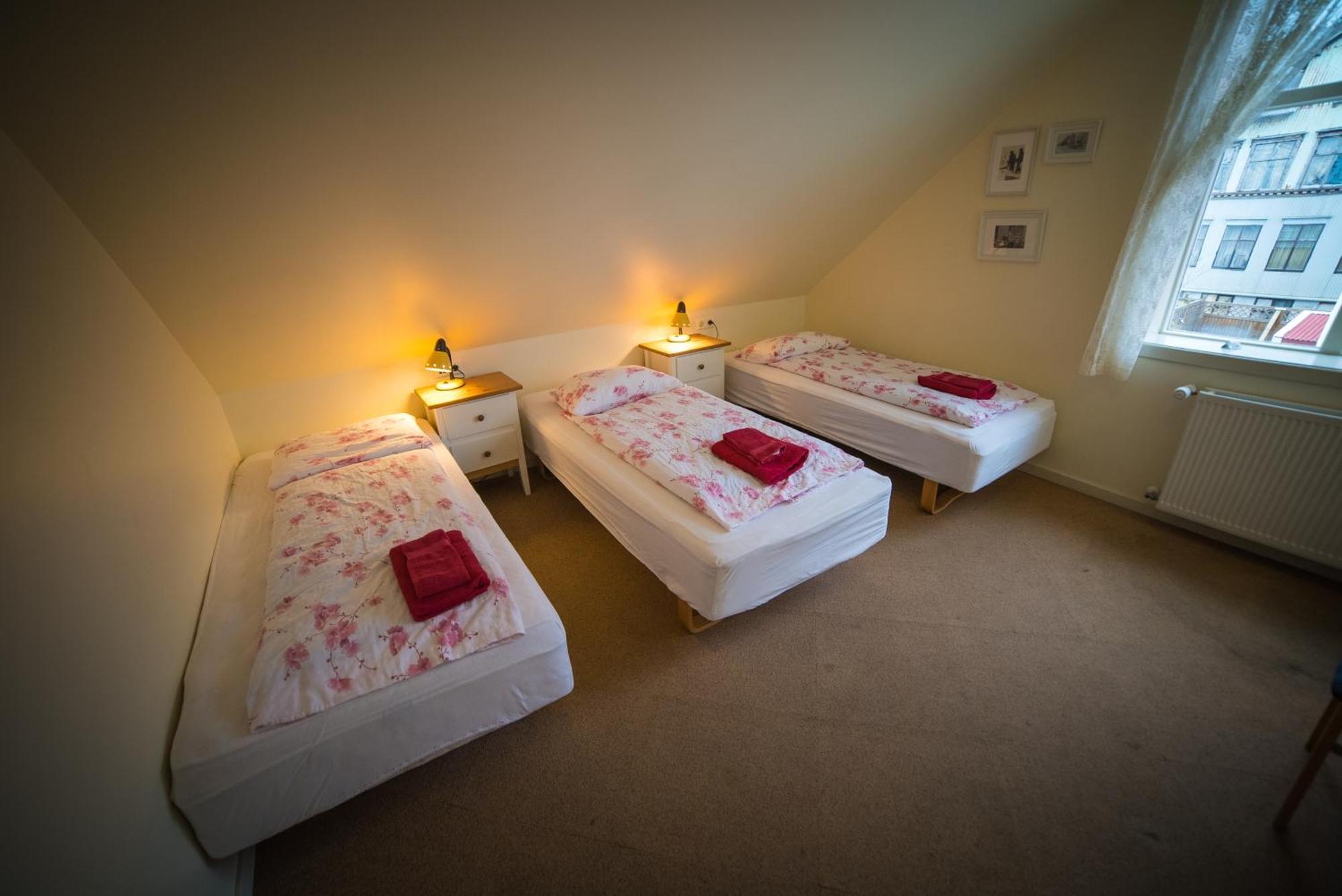 Guesthouse Gamla Isafjordur Bagian luar foto