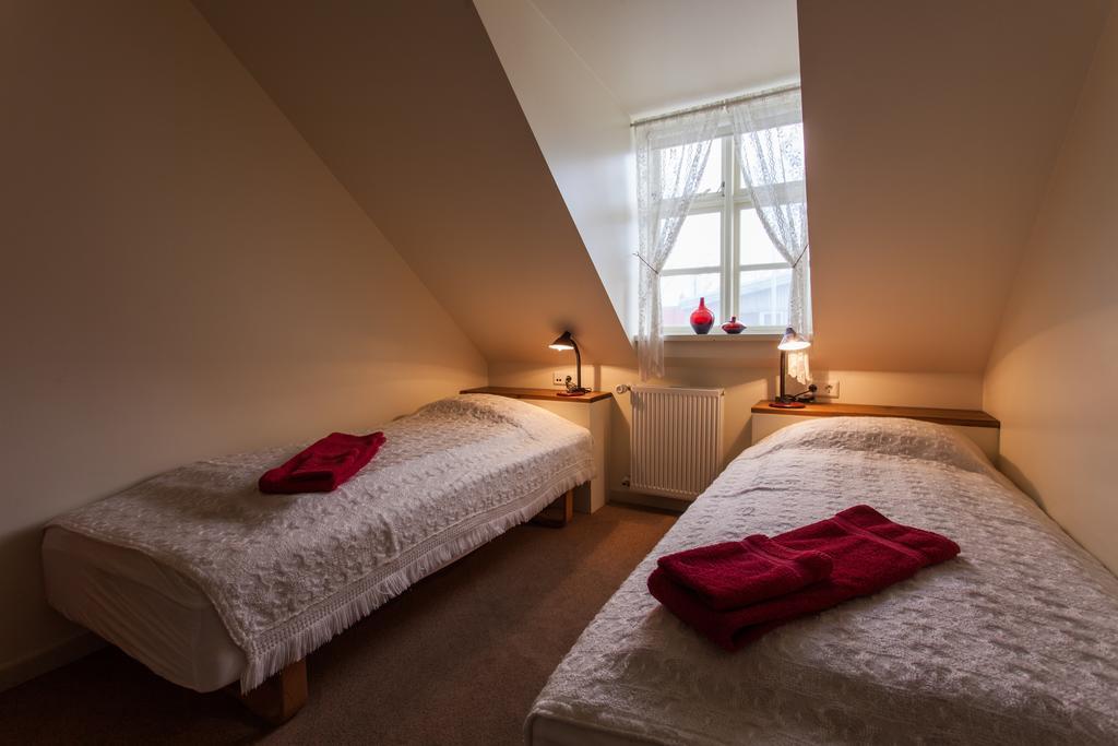 Guesthouse Gamla Isafjordur Bagian luar foto